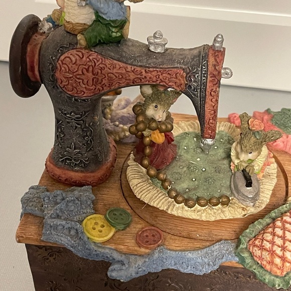 Vintage Animated Music Box Sewing Machine with Mice - Tune “My Favorite Things” - Picture 3 of 11